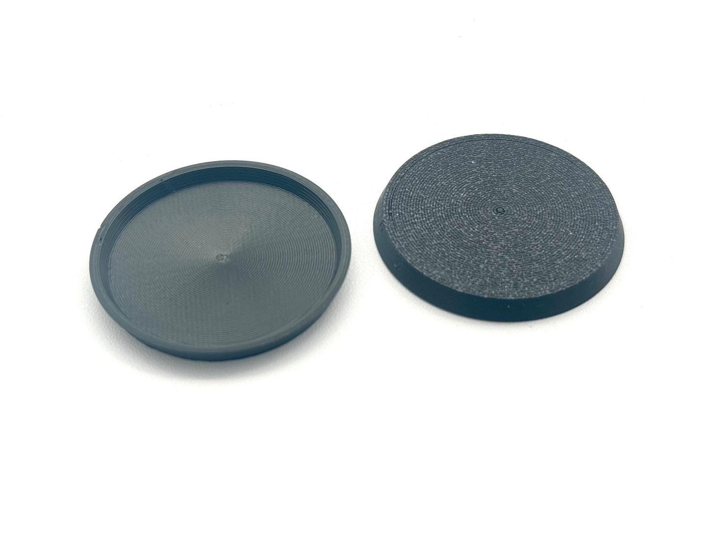 Circular Warhammer Wargaming Bases, available in 25mm, 28mm, 32mm, 40mm, Ovals and more - custom requests welcome! Fits 2mm thick magnets