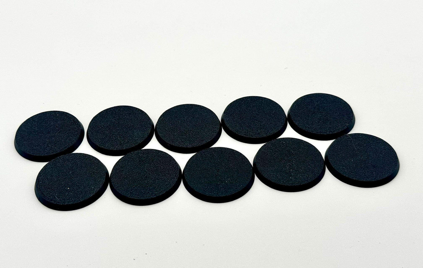 Circular Warhammer Wargaming Bases, available in 25mm, 28mm, 32mm, 40mm, Ovals and more - custom requests welcome! Fits 2mm thick magnets