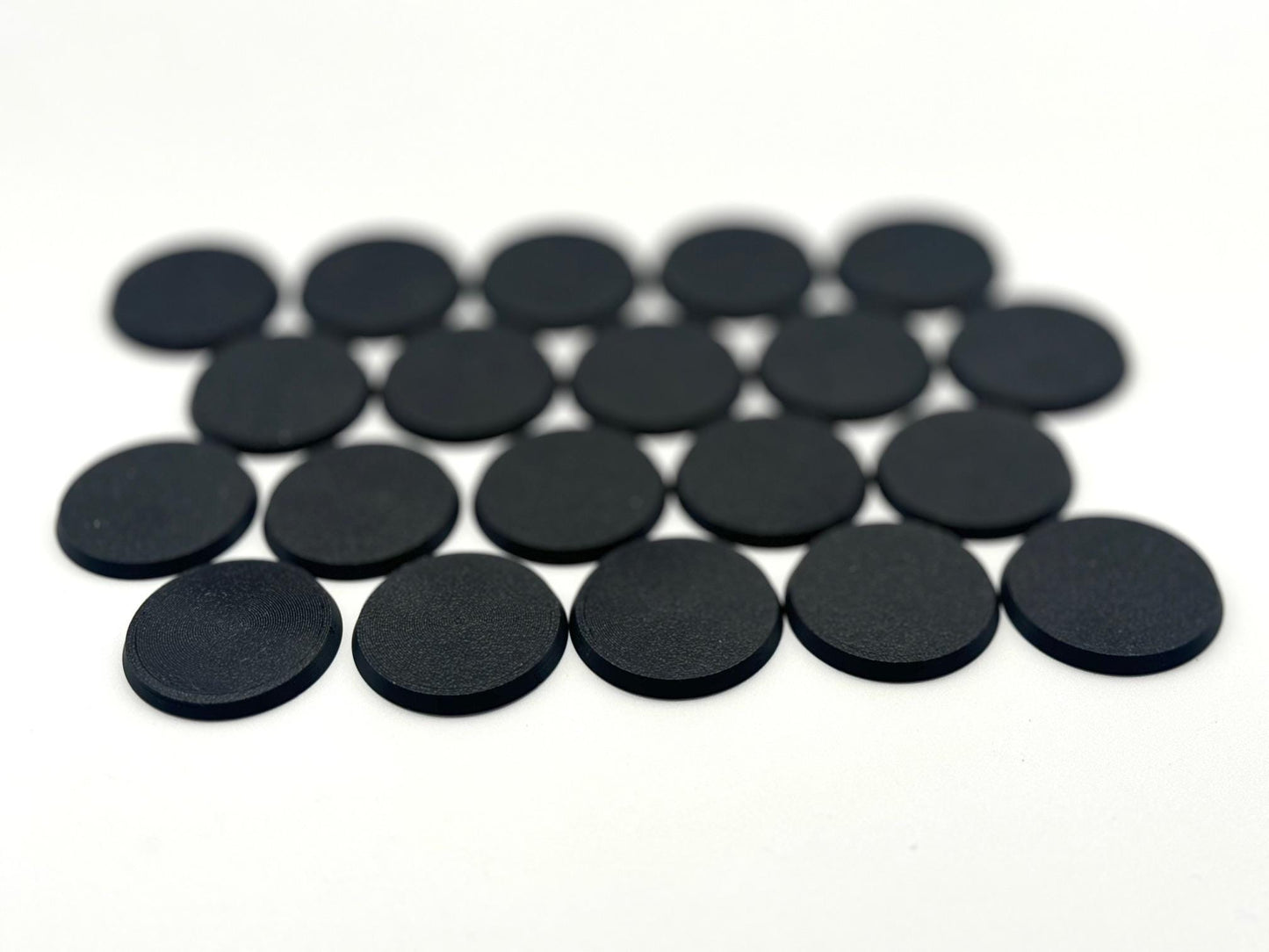 Circular Warhammer Wargaming Bases, available in 25mm, 28mm, 32mm, 40mm, Ovals and more - custom requests welcome! Fits 2mm thick magnets